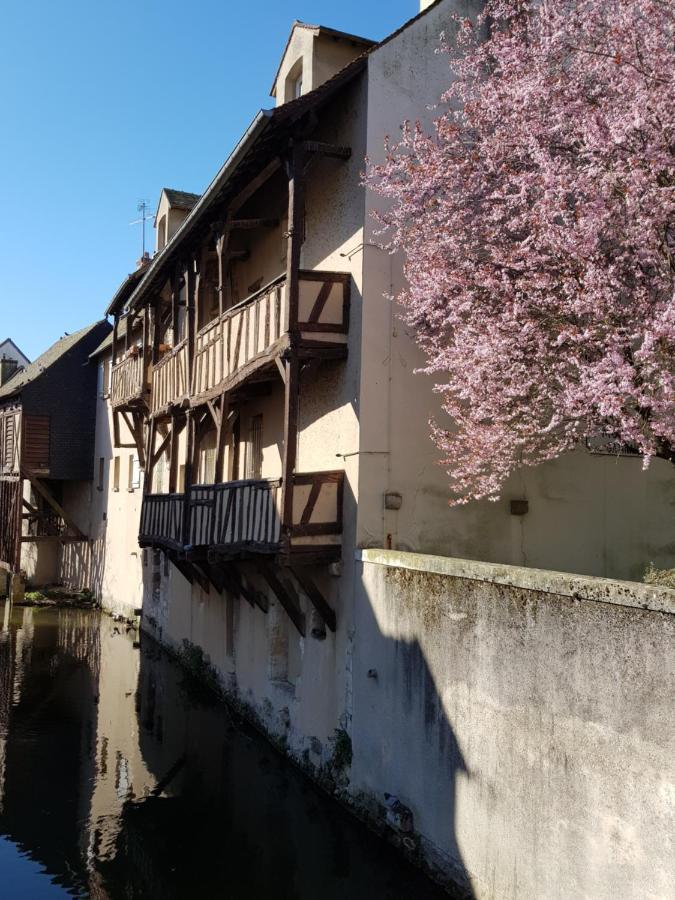 La Maison Virginie 1 A 2 Pers Charmant Hyper Centre- Cour- Parking- Linge- Fibre- Proximite Lac Canal Piscine Montargis Ngoại thất bức ảnh