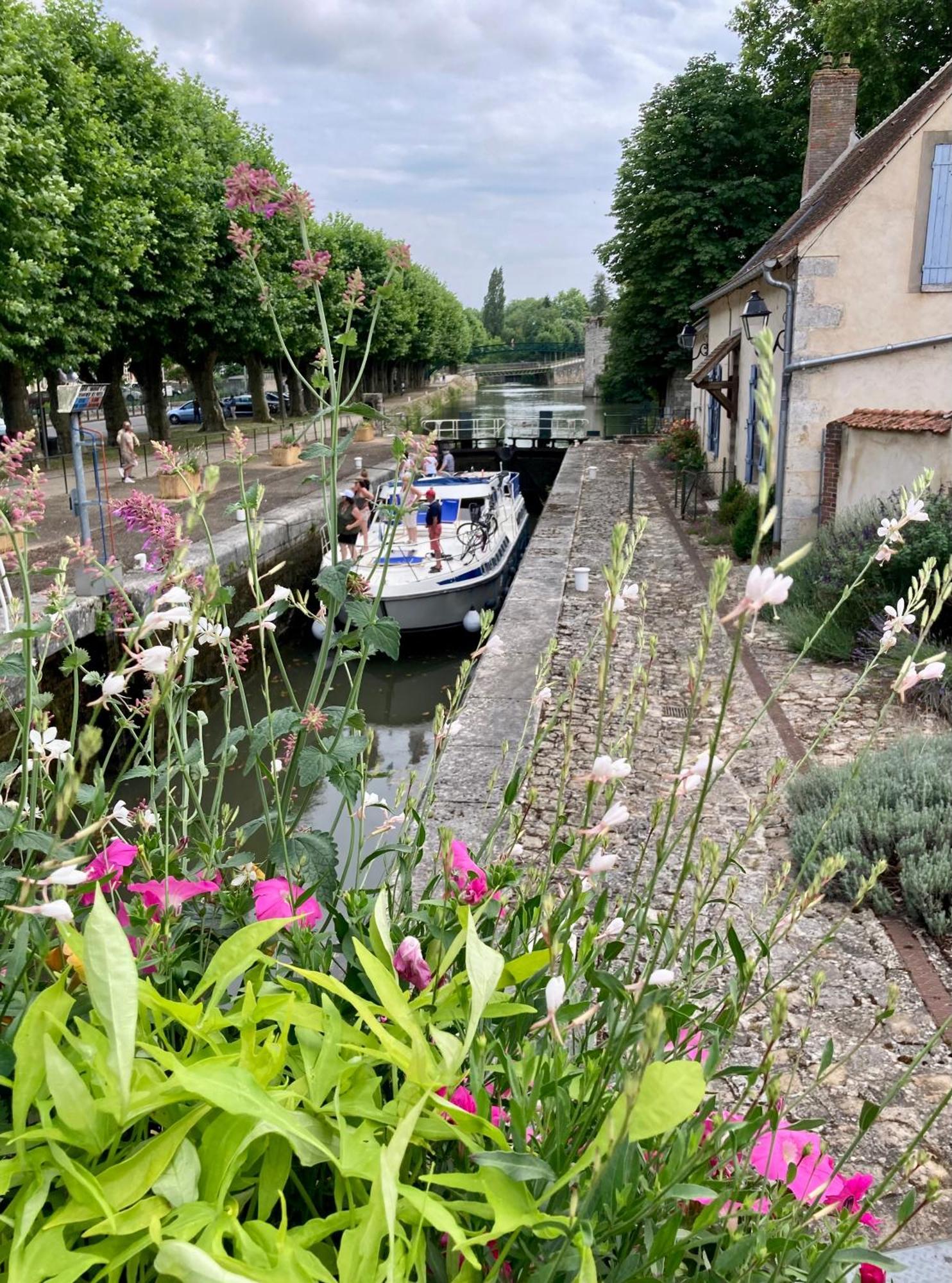 La Maison Virginie 1 A 2 Pers Charmant Hyper Centre- Cour- Parking- Linge- Fibre- Proximite Lac Canal Piscine Montargis Ngoại thất bức ảnh